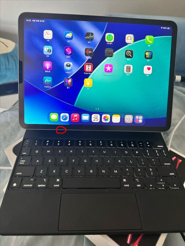 아이패드 프로 11 M2 4세대 매직키보드 이미지