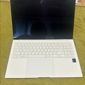 삼성 갤럭시북2 판매합니다. 이미지