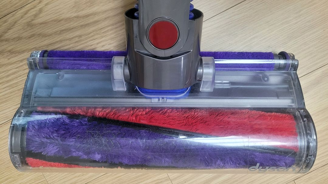 깨끗하게 세척한 다이슨 무선 청소기 V10 풀세트(43분 연속동작) 이미지