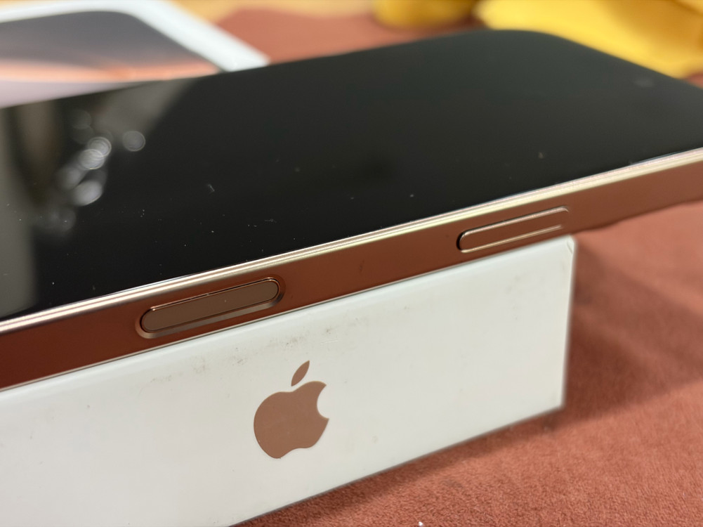 아이폰 16 프로 128gb 데저트 티타늄 이미지