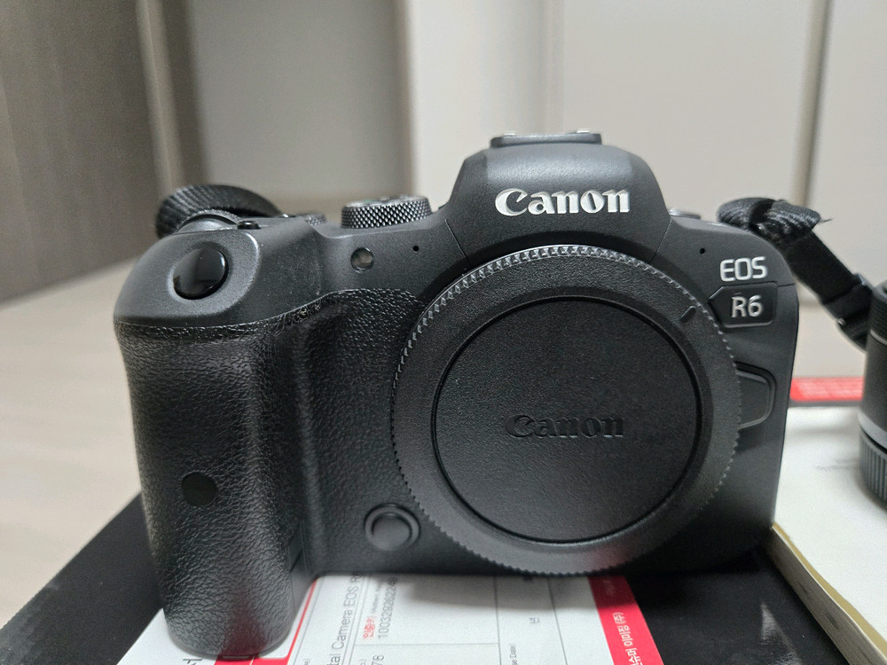 미러리스 카메라R6 + 16mm 렌즈 이미지
