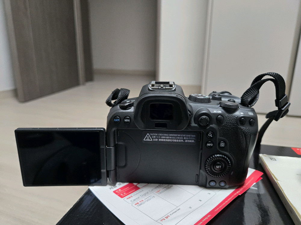 미러리스 카메라R6 + 16mm 렌즈 이미지