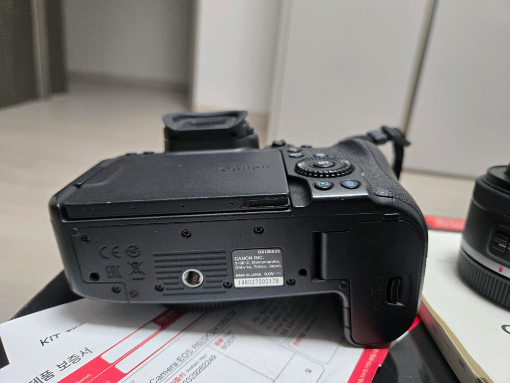 미러리스 카메라R6 + 16mm 렌즈 이미지