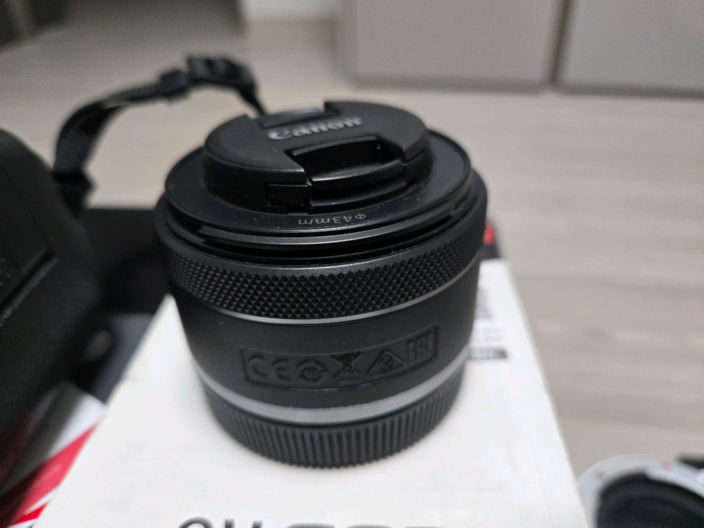 미러리스 카메라R6 + 16mm 렌즈 이미지