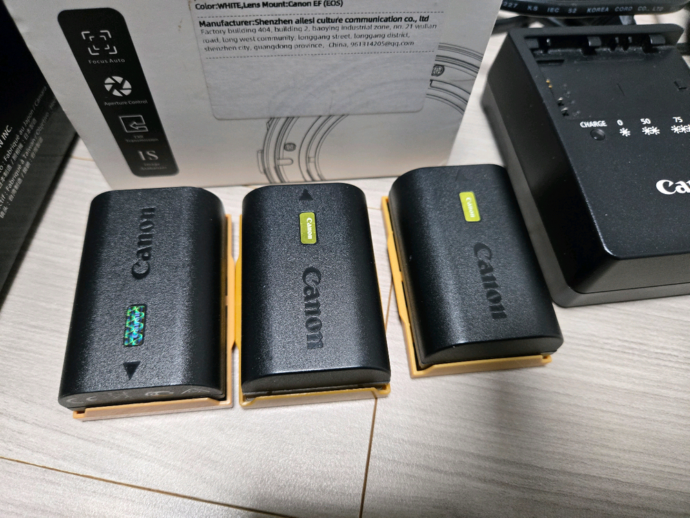 미러리스 카메라R6 + 16mm 렌즈 이미지