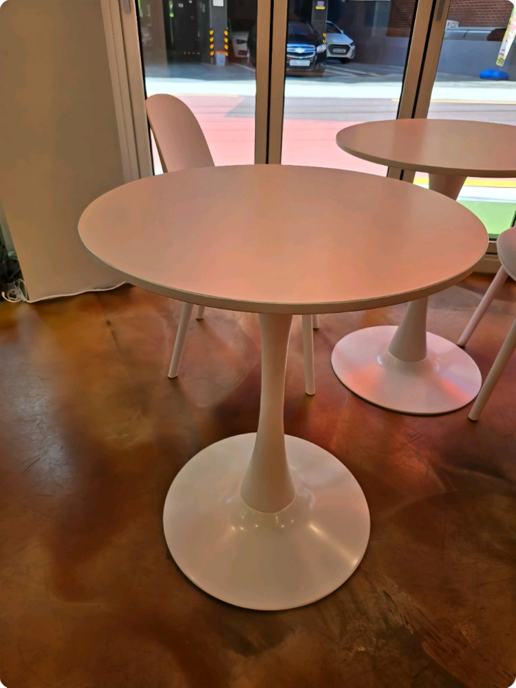 [최저가]원형 화이트 2인 4인 카페 식당 테이블 식탁 이미지