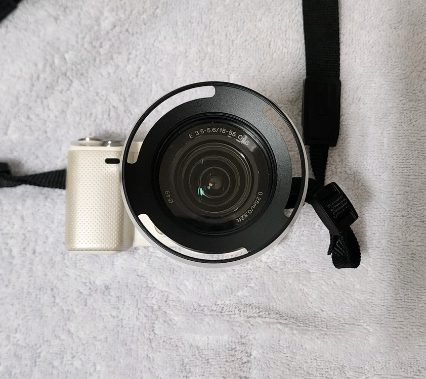 소니 NEX-5N 미러리스 카메라와 18-55mm 렌즈팝니다. 이미지