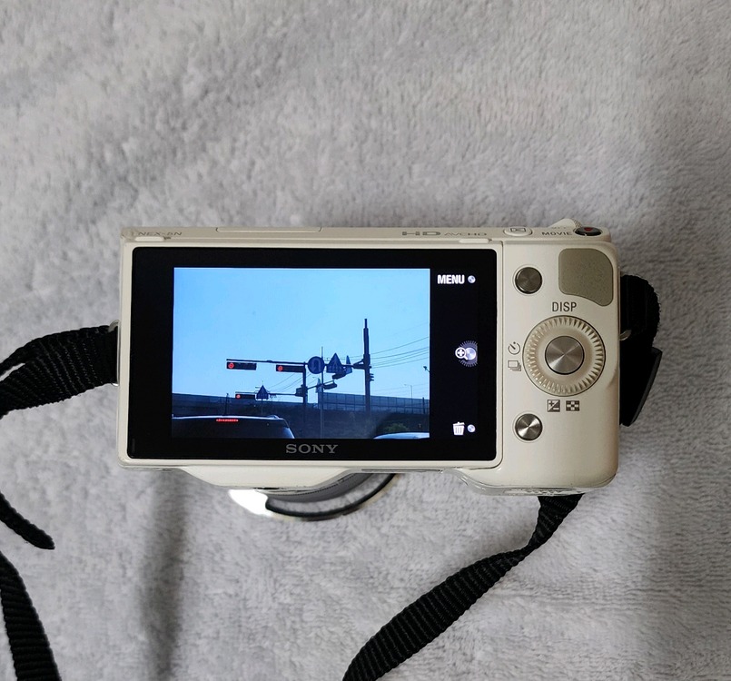 소니 NEX-5N 미러리스 카메라와 18-55mm 렌즈팝니다. 이미지