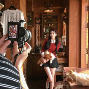 메이윤 -5kg 보정핏 버튼니트 (딥레드) 이미지