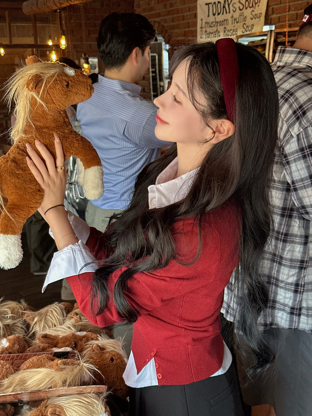 메이윤 -5kg 보정핏 버튼니트 (딥레드) 이미지