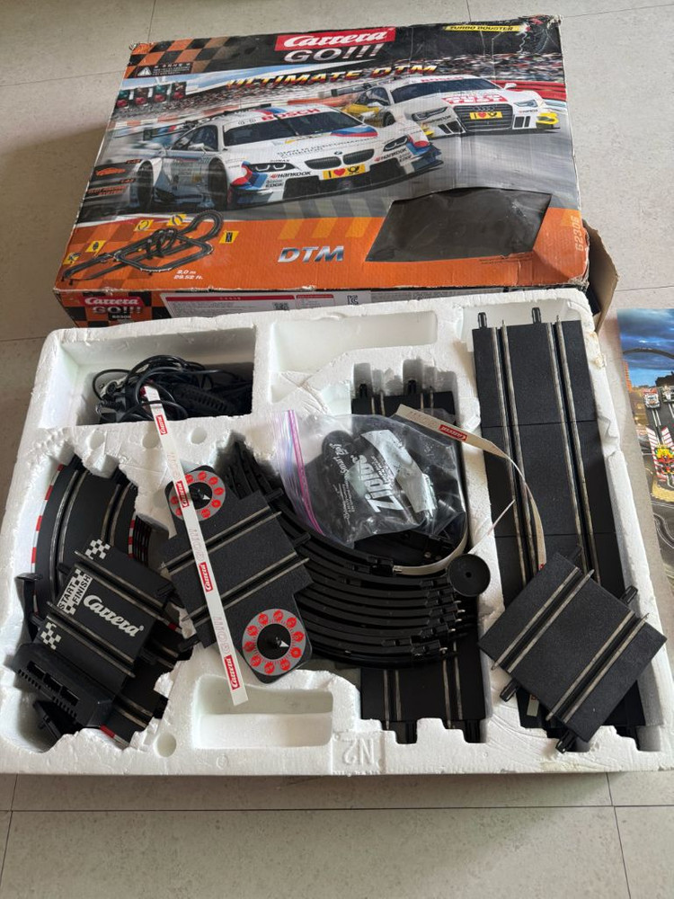 자동차 트랙 장난감 세트 (카레라 고) 이미지