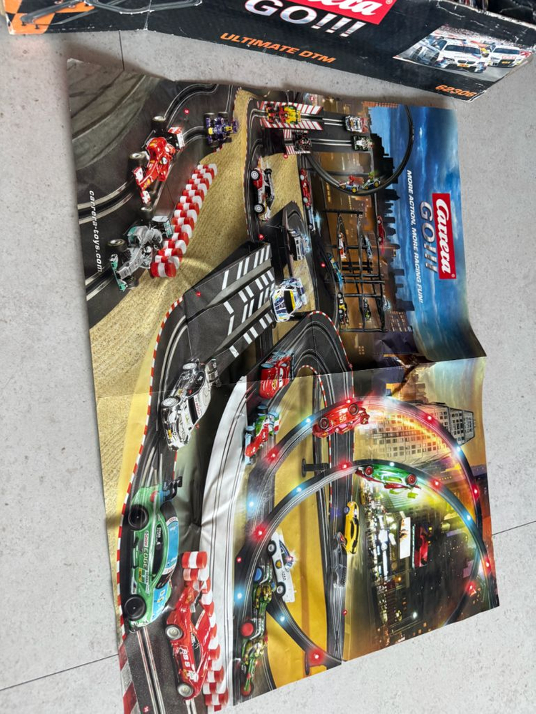 자동차 트랙 장난감 세트 (카레라 고) 이미지