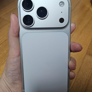 아이폰 17 프로 실버 256GB 팝니다 이미지