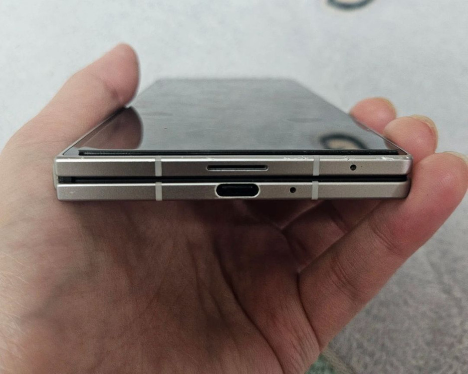 자급제 갤럭시 Z 폴드7 256GB 실버색상 팝니다 이미지