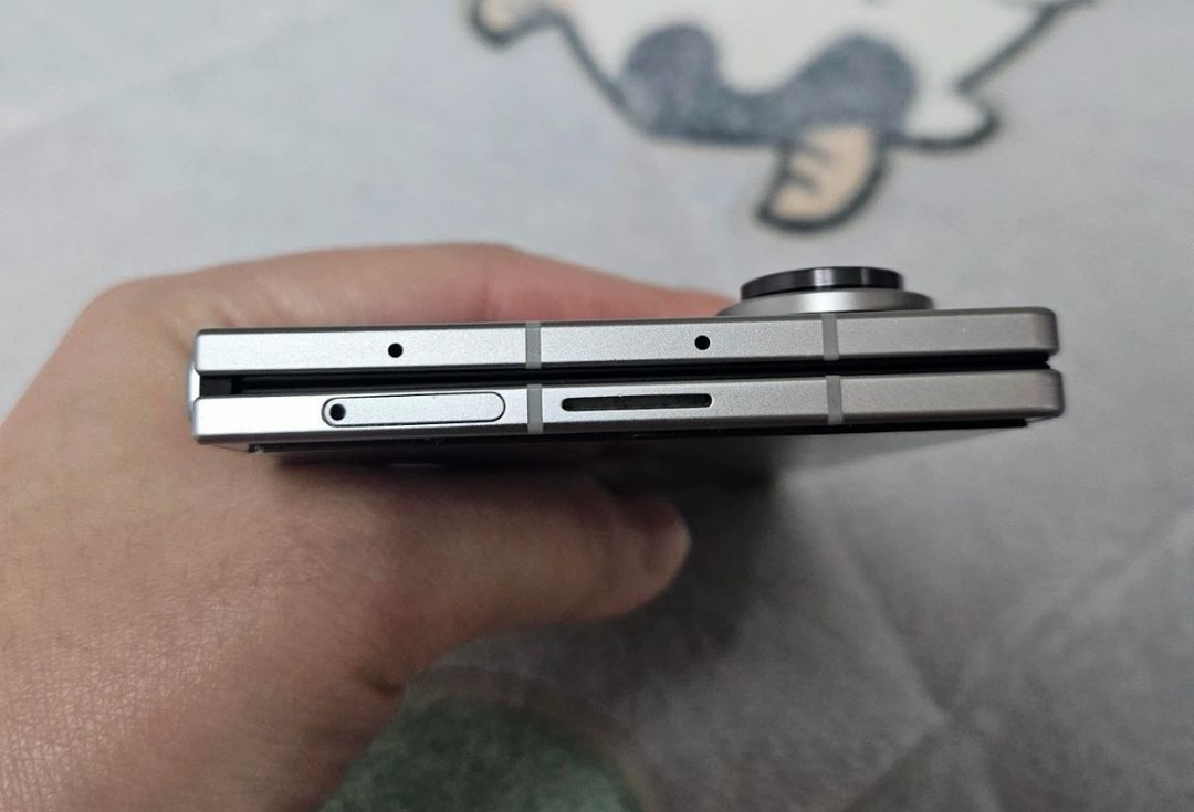 자급제 갤럭시 Z 폴드7 256GB 실버색상 팝니다 이미지