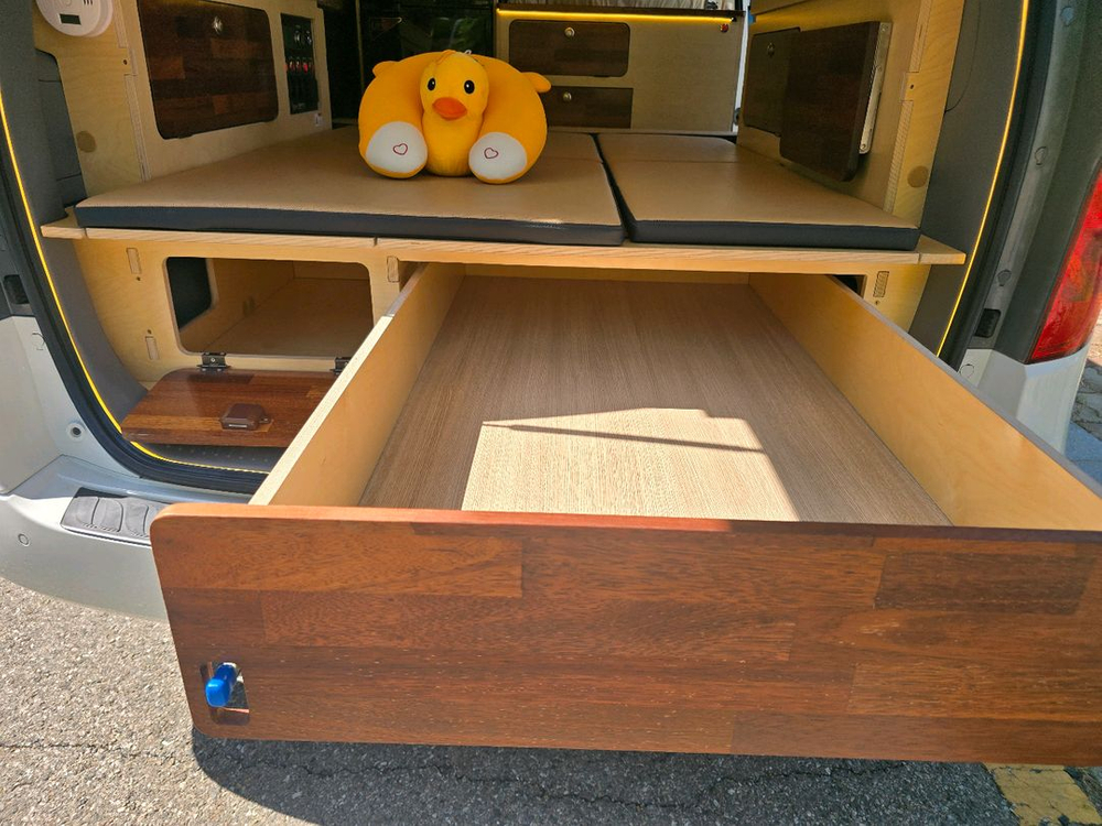 그랜드스타렉스캠핑카 이미지