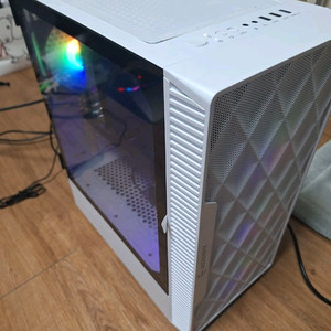 게이밍 컴퓨터 PC 본체 울트라5 225F RX5700 배그 오버워치 14400 14600 게임용 작업용 데스크탑 이미지