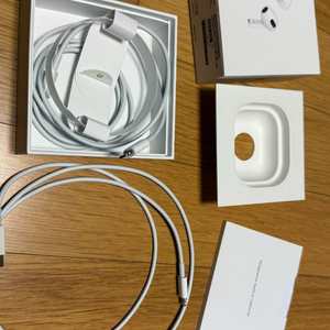 애플 c to 라이트닝 정품 케이블 2개 및 에어팟 3세대 박스 이미지