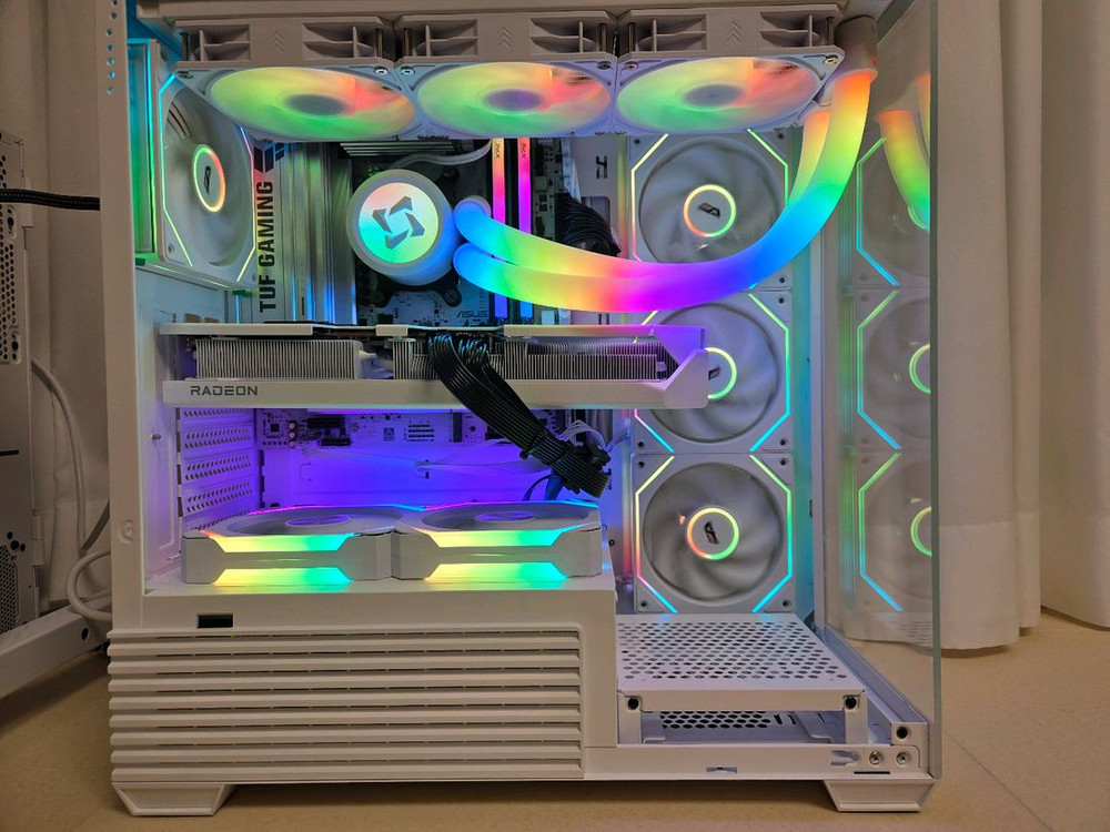 9800x3d, b850m wifi7, rx 9070xt 화이트 본체 이미지