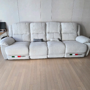 4인용 리클라이너 소파 이미지