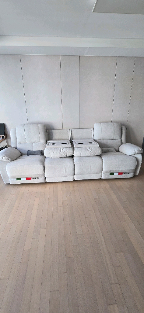 4인용 리클라이너 소파 이미지