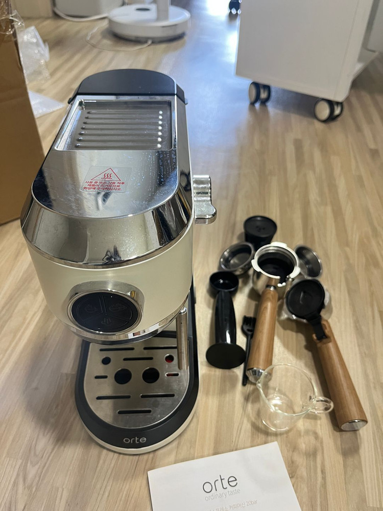 오르테 커피머신 화이트 베이지 ock-351a 에스프레소 4 in 1 이미지