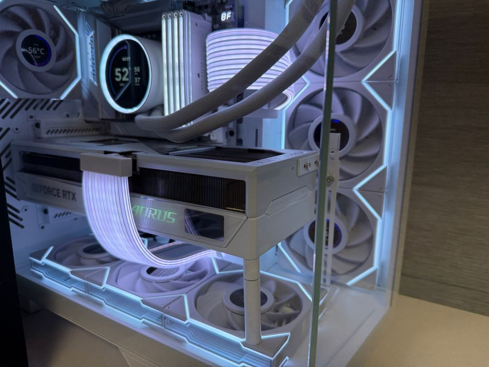 rtx5090 aorus master white 그래픽카트 팝니다. 이미지