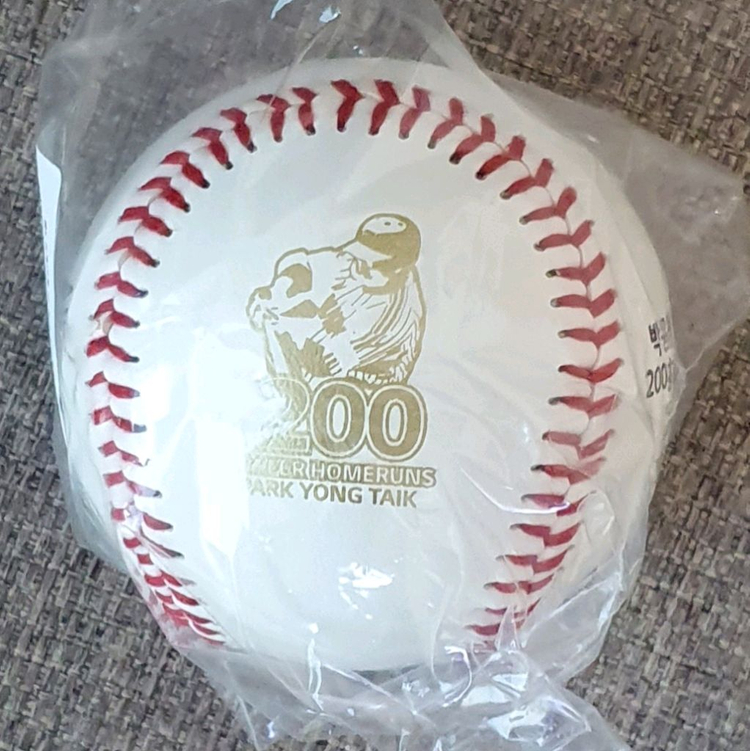 박용택 KBO 최초 200홈런-300도루 기념구, 야구공 이미지