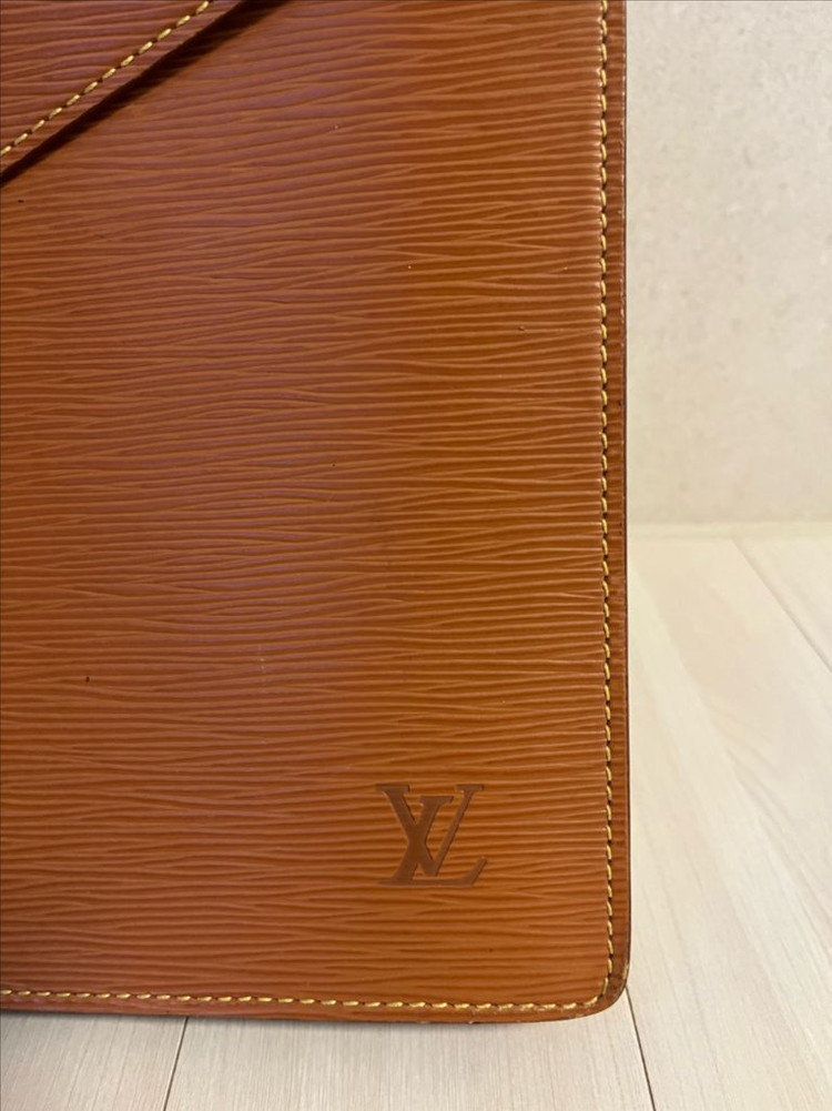 루이비통(Louis Vuitton) 브리프 케이스 판매 이미지