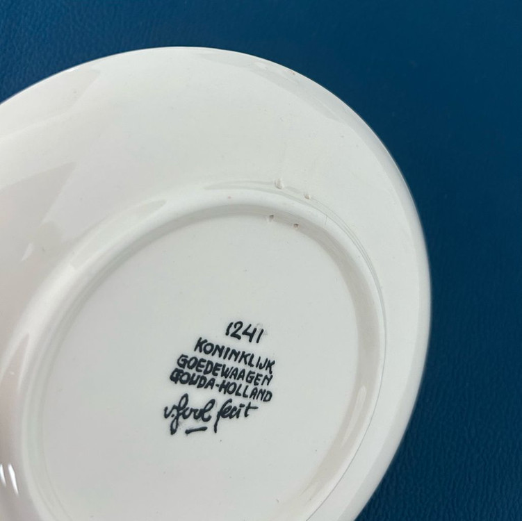 네덜란드 빈티지/ 로얄 구데바겐 청어 먹는 사람들 장식 접시 이미지