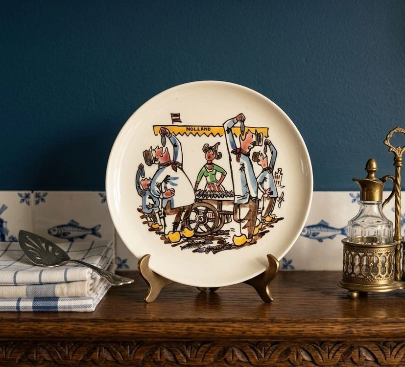 네덜란드 빈티지/ 로얄 구데바겐 청어 먹는 사람들 장식 접시 이미지