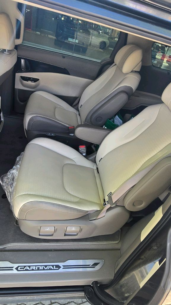 카니발 7인승 디젤 이미지