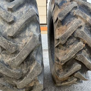 흥아 16.9-30 트랙터 타이어 일괄 이미지