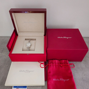살바토레 페라가모 여성 시계 풀세트 (보증서 포함) 이미지