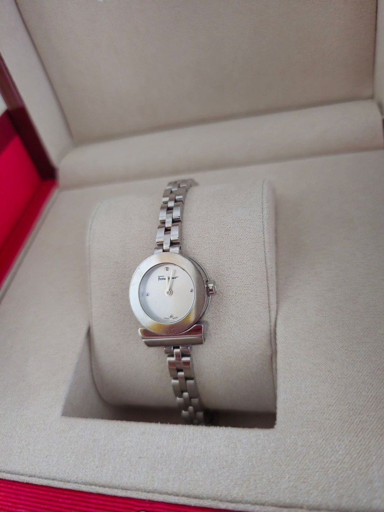 살바토레 페라가모 여성 시계 풀세트 (보증서 포함) 이미지