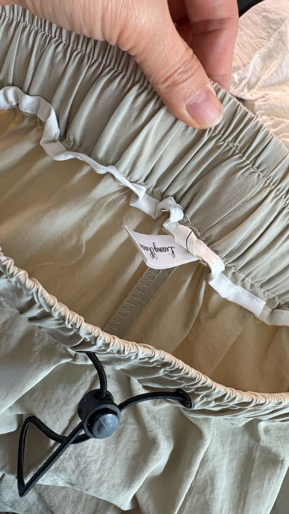 르 le 바스락 뷔스티에, 셔링 베이지 조거 팬츠 이미지