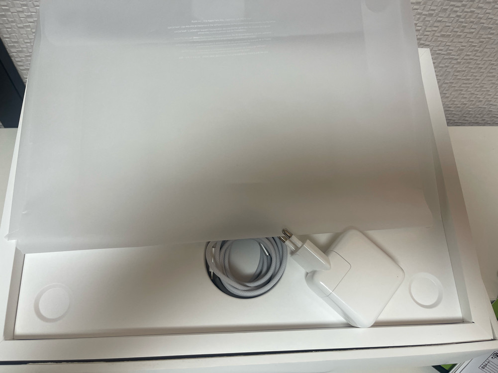 맥북 에어 m2 15인치 실버 판매 , 교환 이미지