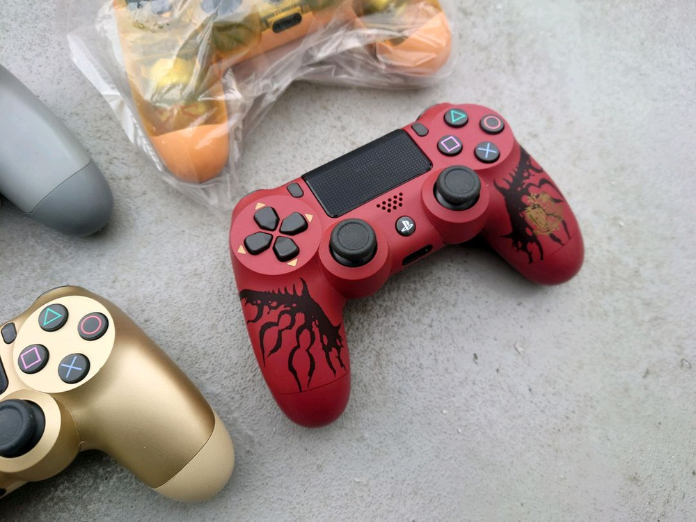 ps4 듀얼쇼크4 소니 정품 한정판 패드 판매합니다. 이미지