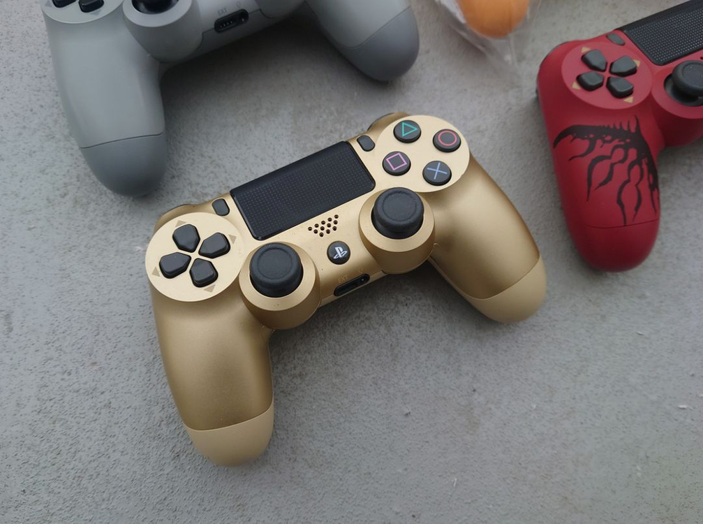 ps4 듀얼쇼크4 소니 정품 한정판 패드 판매합니다. 이미지