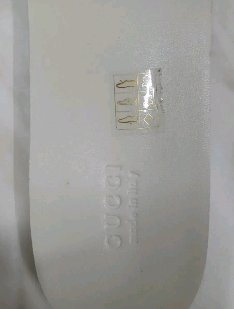 [새상품급 남여공용] 구찌 스크리너 레더. 화이트 스니커즈 신발 38사이즈 루이비통 샤넬 펜디 프라다 에르메스 디올 이미지