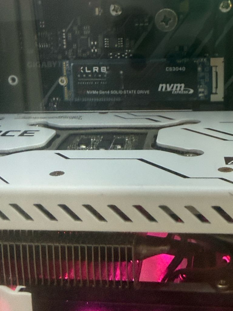 고성능 게이밍 PC 반본체 이미지