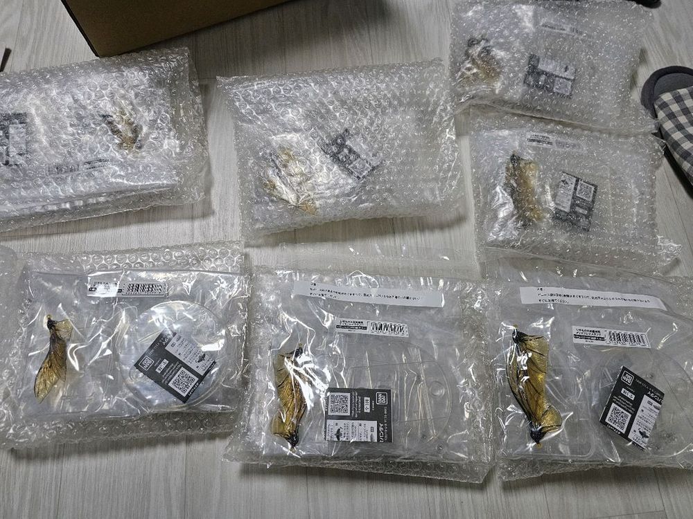 반다이 생물대도감 장수풍뎅이,사슴벌레,프리미엄 헤라클레스,어드밴스 아르마딜로도마뱀,뿔개구리,청개구리,원색도감 잠자리 이미지
