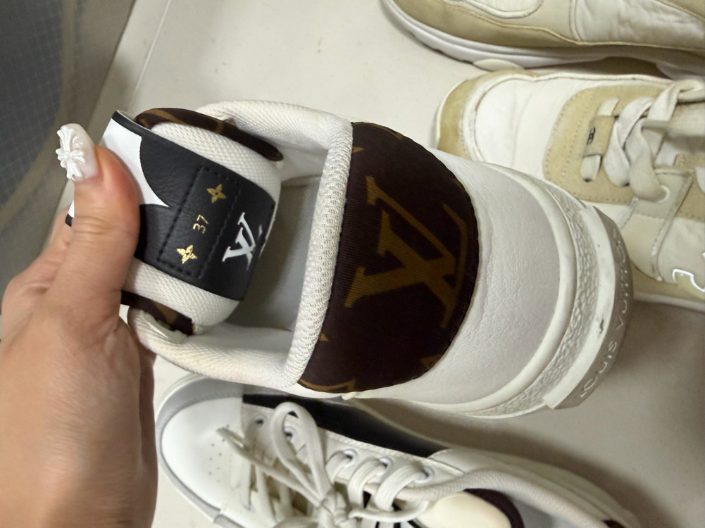 급처 정품 샤넬운동화 루이비통운동화 샤넬스니커즈 루이비통스니커즈 이미지