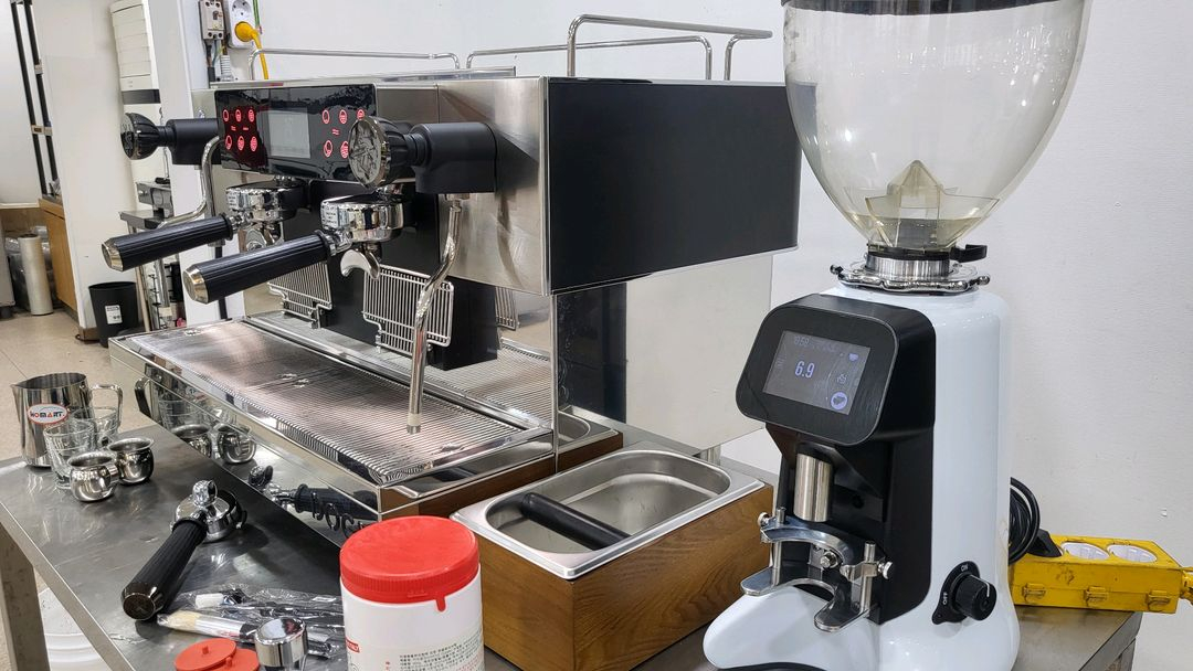 도제 콰트로 커피머신 헤이카페전자동그라인더 포함입니다 4.3인치 고해상도 터치디스프레이 하이레벨 커피머신 이미지