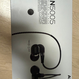 akg n5005의 이어팁 12개세트 와 불투케이블(mmcx) 와 캐링케이스( 전부 미사용) 이미지