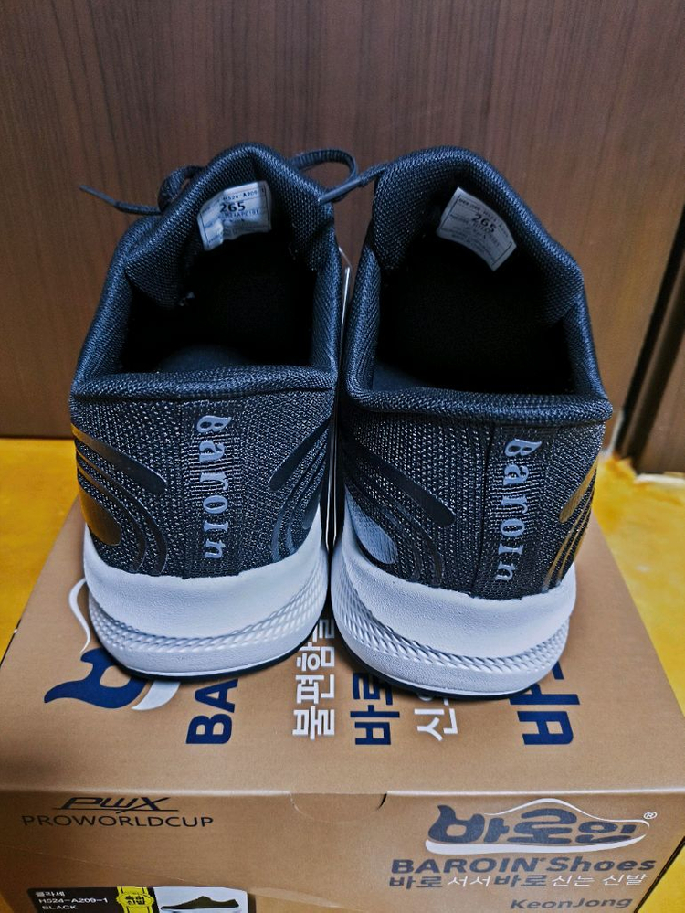 (새상품)275사이즈 경량 런닝화 신기 편한 특허 운동화 여름 프로월드컵 이미지