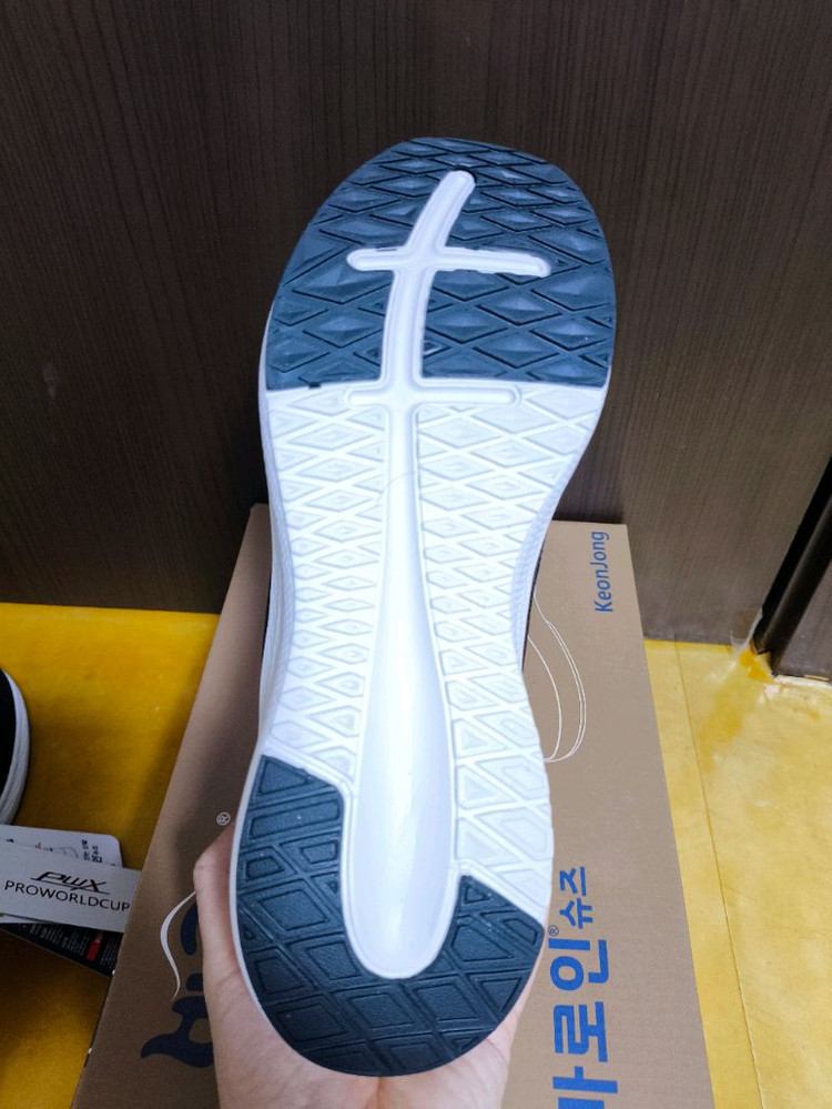 (새상품)275사이즈 경량 런닝화 신기 편한 특허 운동화 여름 프로월드컵 이미지