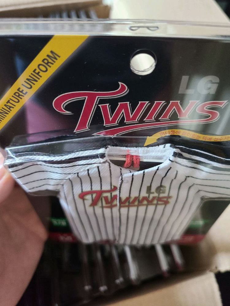 새상품 LG Twins LG 트윈스 미니 유니폼 (미니폼) 35번 이진영 미개봉 키링 굿즈 야구 소장 선물 수집 이미지