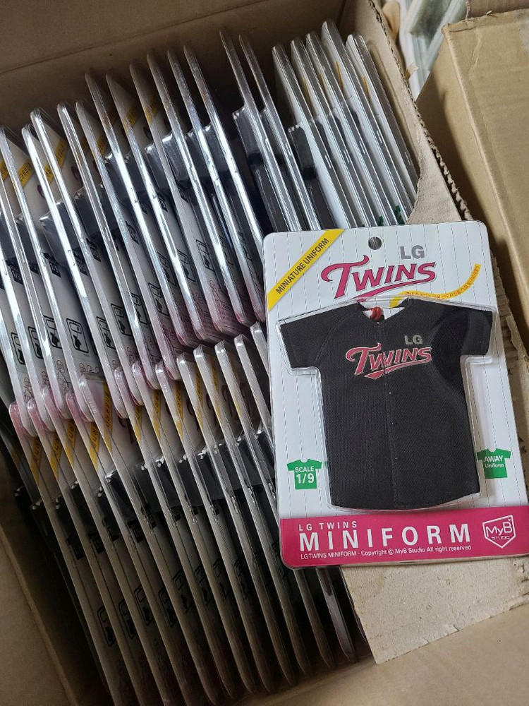 새상품 LG Twins LG 트윈스 미니 유니폼 (미니폼) 51번 봉중근 미개봉 키링 굿즈 야구 소장 선물 수집 이미지