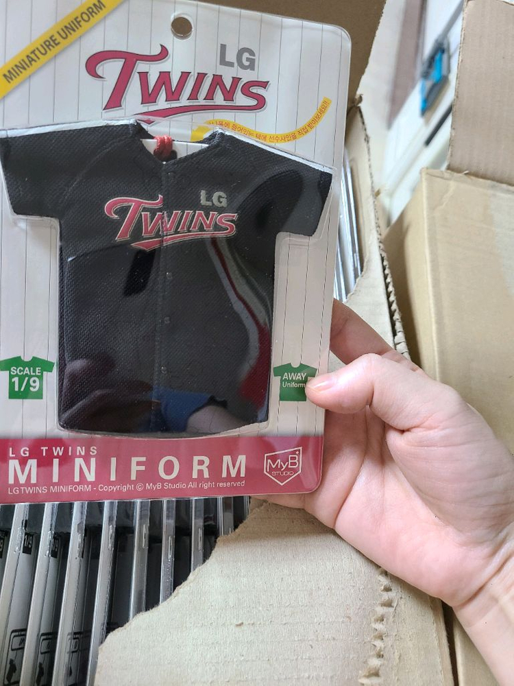 새상품 LG Twins LG 트윈스 미니 유니폼 (미니폼) 51번 봉중근 미개봉 키링 굿즈 야구 소장 선물 수집 이미지